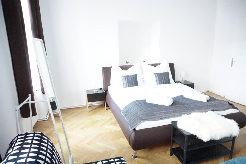 Urban City Apartment - Contactless Check-In เวียนนา ภายนอก รูปภาพ