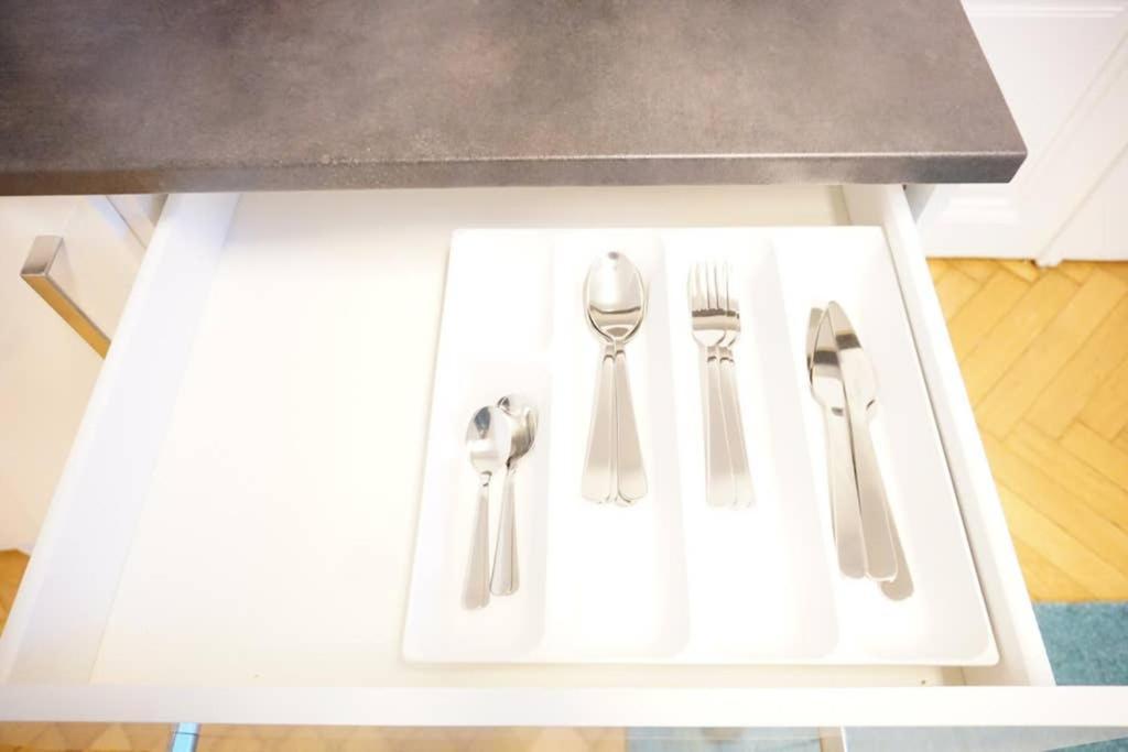 Urban City Apartment - Contactless Check-In เวียนนา ภายนอก รูปภาพ